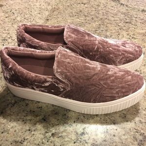 Fabletics size 10 sneakers